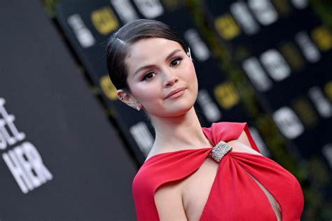 selena gomez busty|Selena Gomez Wore Nothing But a Plunging Red Bra in a Set of。